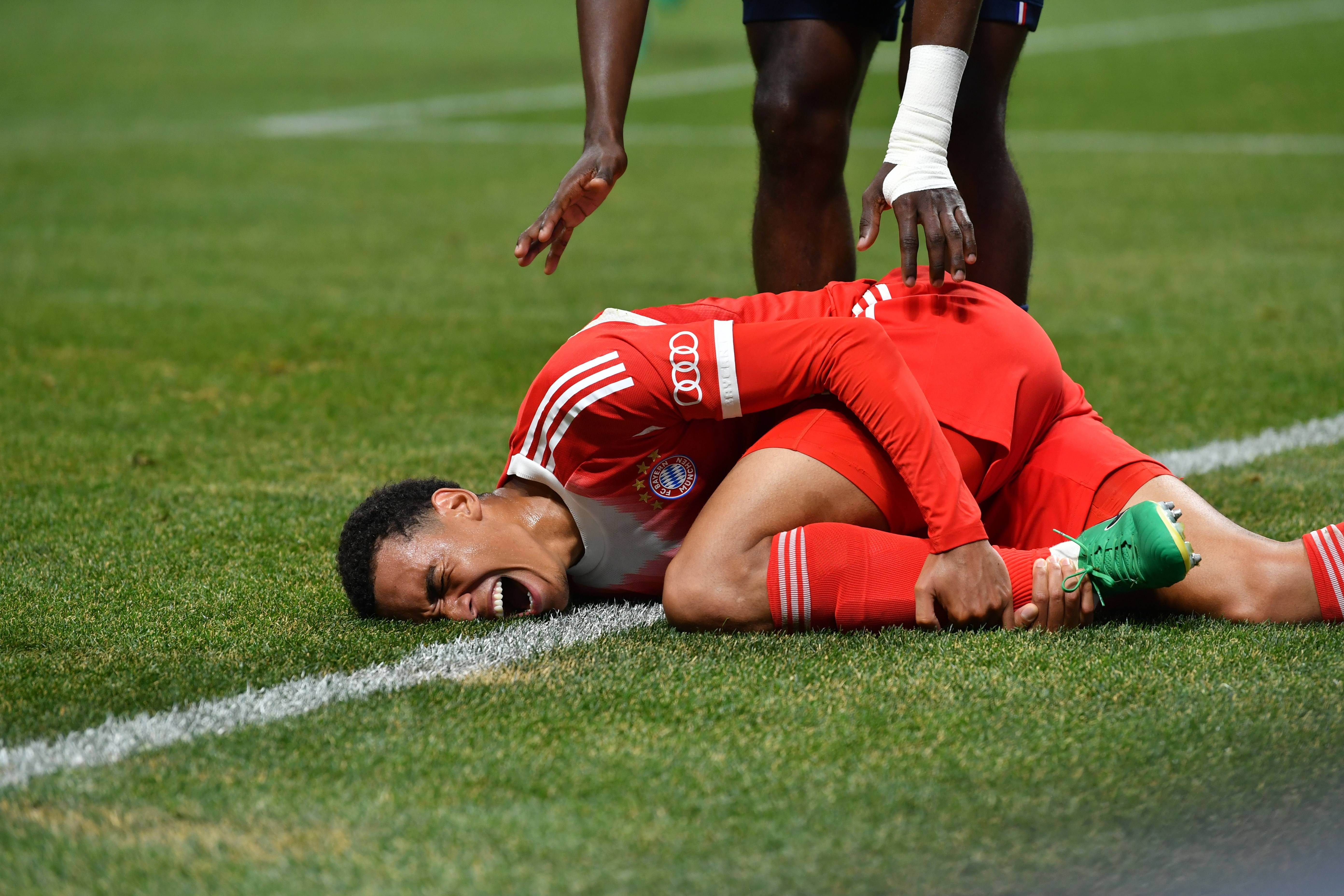 壹号娱乐下载-针对足球场突发情况作为裁判应该怎么处理